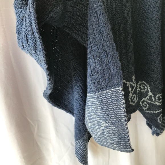 Connemara Knitwear 100% Pure New Wool Merino Cropped Poncho Made in Ireland Blue - Picture 5 of 13